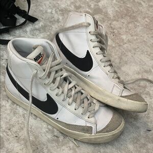 Nike White and Black Retro High-Tops